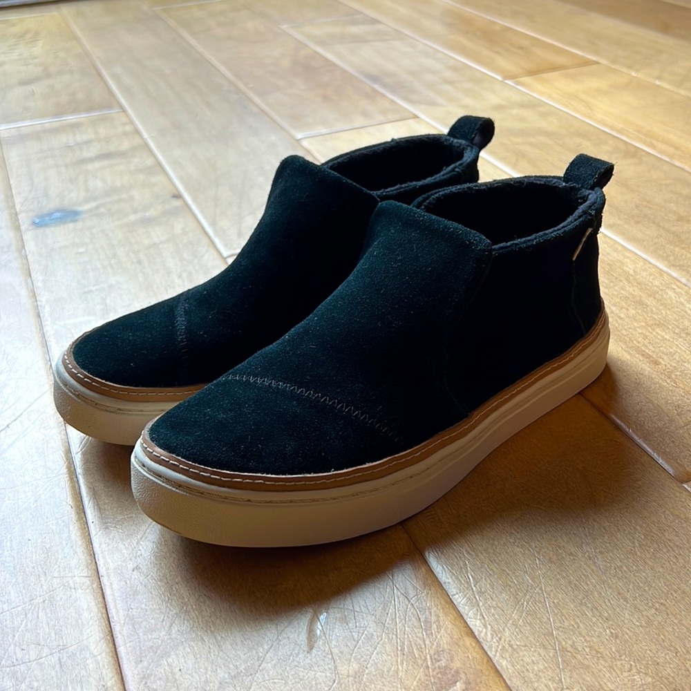 TOMS Women’s Black Suede Shoes